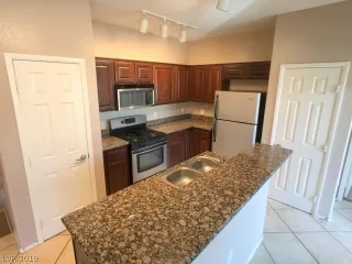 Photo #2: 2101949 Listing