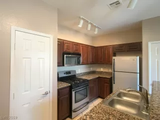 Photo #4: 2101949 Listing