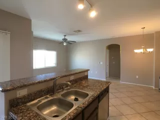 Photo #5: 2101949 Listing