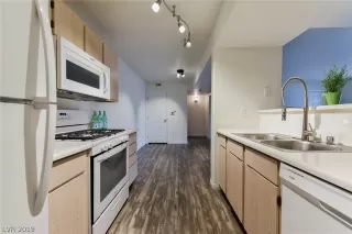 Photo #2: 2101997 Listing 