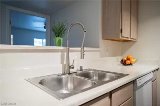 Photo #4: 2101997 Listing 