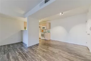 Photo #5: 2101997 Listing 