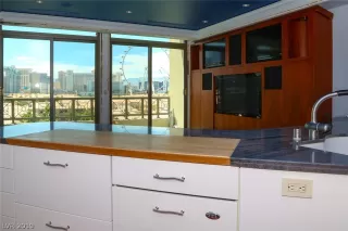 Photo #4: 2102029 Listing