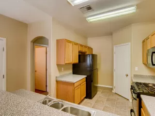 Photo #3: 2102043 Listing 