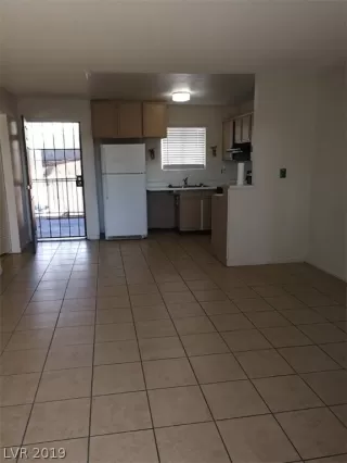 Photo #3: 2102051 Listing