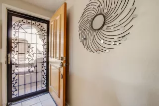 Photo #1: 2102098 Listing