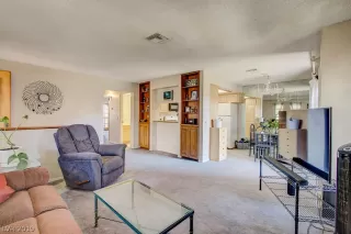 Photo #4: 2102098 Listing