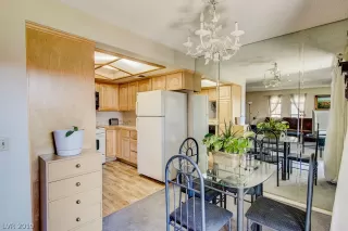 Photo #6: 2102098 Listing