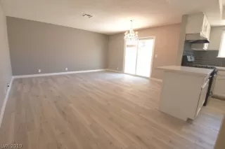 Photo #3: 2102104 Listing