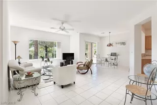 Photo #3: 2102244 Listing