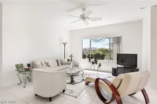 Photo #4: 2102244 Listing