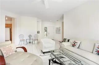 Photo #6: 2102244 Listing