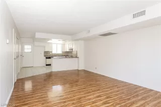 Photo #3: 2102246 Listing