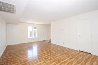 Photo #4: 2102246 Listing