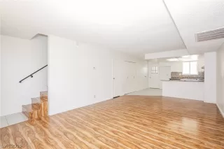 Photo #5: 2102246 Listing