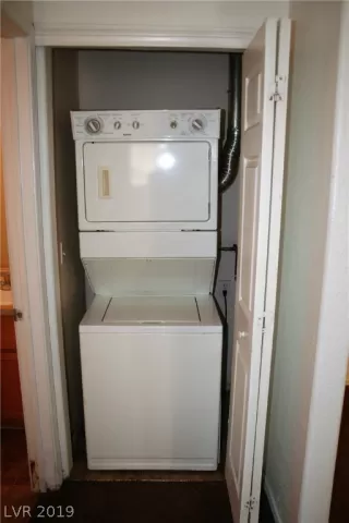 Photo #3: 2102253 Listing