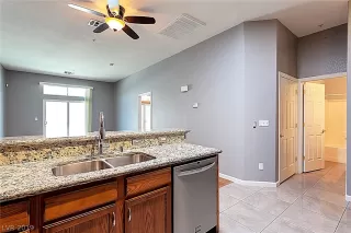 Photo #5: 2102459 Listing