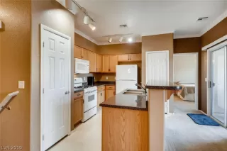 Photo #4: 2102602 Listing