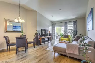 Photo #4: 2102631 Listing