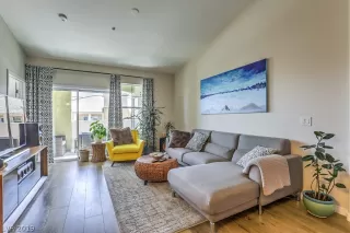 Photo #6: 2102631 Listing