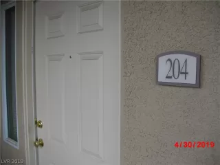 Photo #6: 2102644 Listing