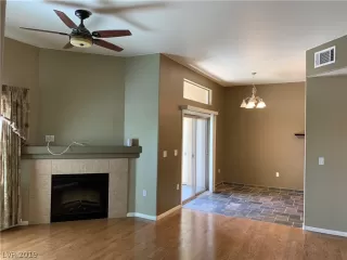 Photo #3: 2102650 Listing