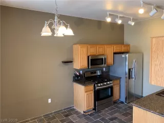 Photo #4: 2102650 Listing