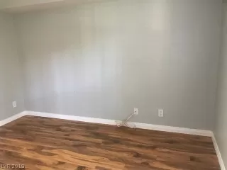 Photo #6: 2102661 Listing