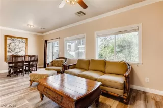 Photo #3: 2102685 Listing