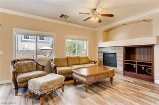 Photo #4: 2102685 Listing