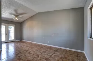 Photo #2: 2102697 Listing