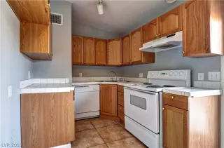 Photo #4: 2102697 Listing