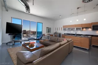 Photo #5: 2102755 Listing