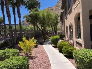 Photo #2: 2102772 Listing