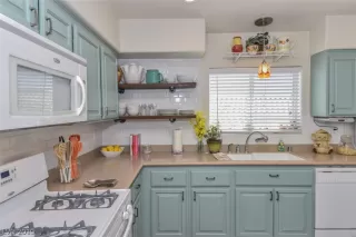 Photo #5: 2102850 Listing