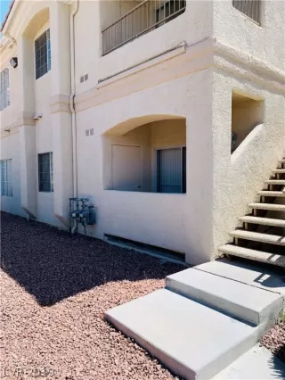 Photo #2: 2102944 Listing