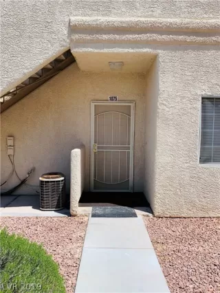 Photo #4: 2102944 Listing