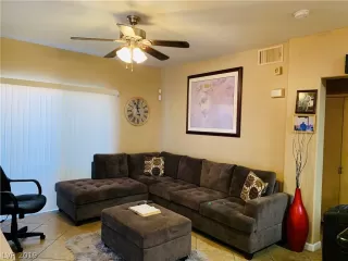 Photo #5: 2102944 Listing