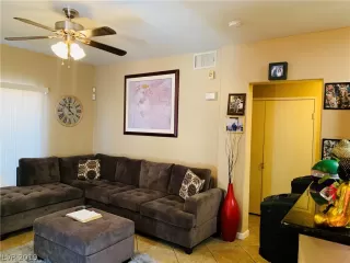 Photo #6: 2102944 Listing