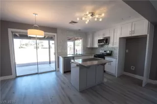 Photo #3: 2102986 Listing 