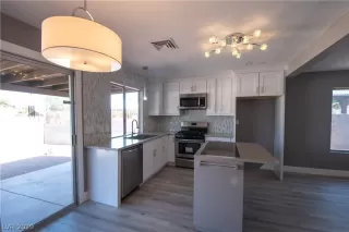 Photo #4: 2102986 Listing 