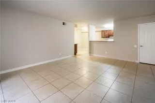 Photo #3: 2103015 Listing