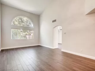 Photo #5: 2103089 Listing