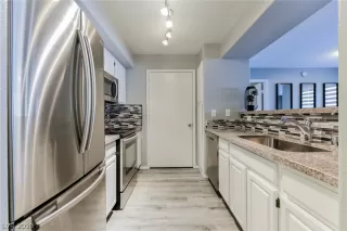 Photo #5: 2103098 Listing 