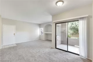 Photo #5: 2103125 Listing