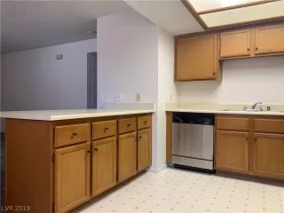 Photo #3: 2103257 Listing 