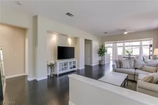 Photo #5: 2103267 Listing 