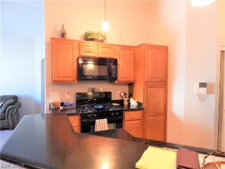 Photo #4: 2103318 Listing