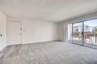 Photo #4: 2103341 Listing