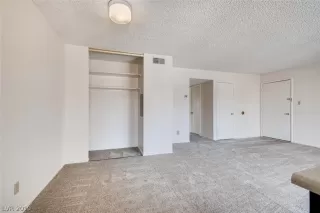 Photo #5: 2103341 Listing